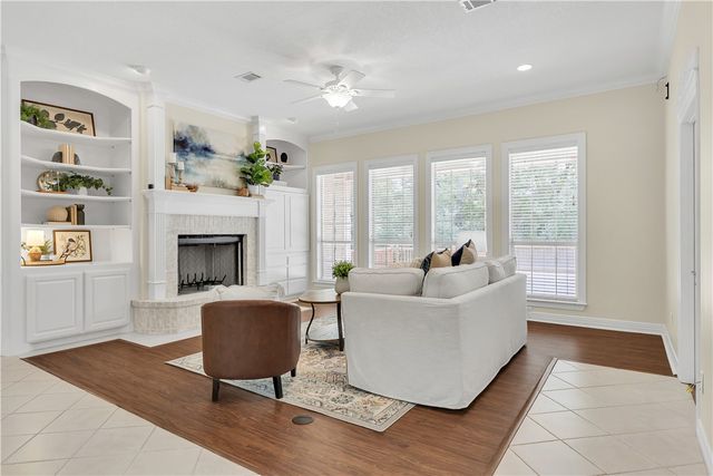 5924 Wild Horse Run, College Station, TX 77845