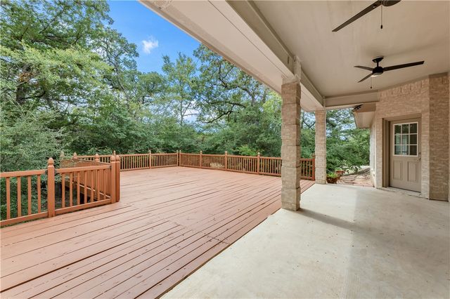 5924 Wild Horse Run, College Station, TX 77845
