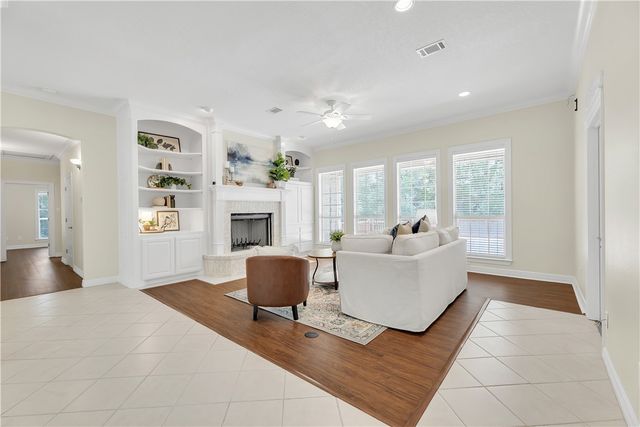 5924 Wild Horse Run, College Station, TX 77845