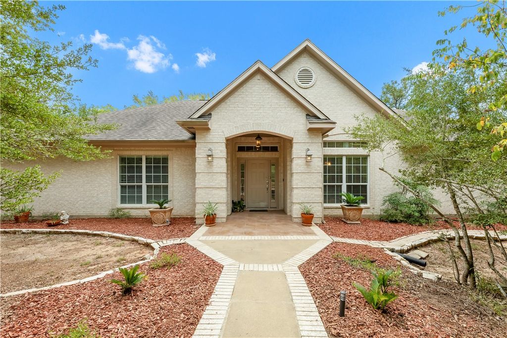 5924 Wild Horse Run, College Station, TX 77845