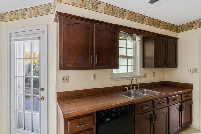 2739 LAKESIDE DR, Memphis, TN 38133