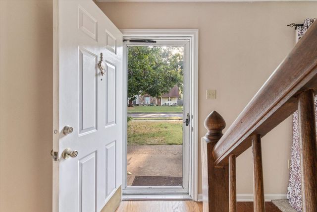 2739 LAKESIDE DR, Memphis, TN 38133