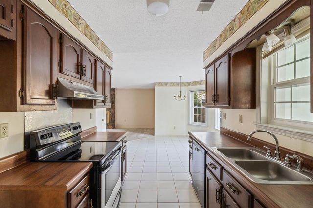 2739 LAKESIDE DR, Memphis, TN 38133