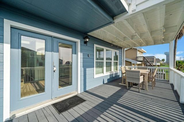22901 Buena Street, Galveston, TX 77554