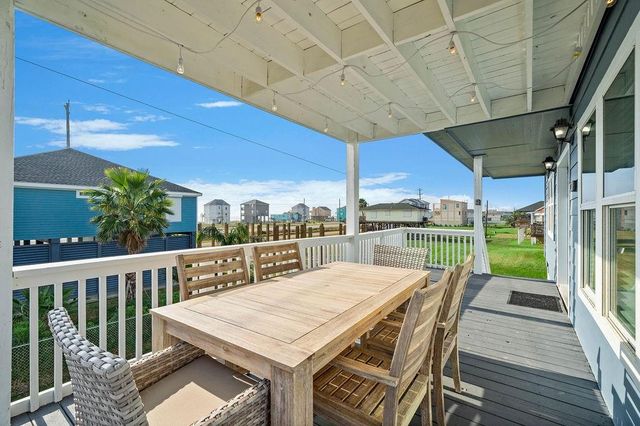 22901 Buena Street, Galveston, TX 77554