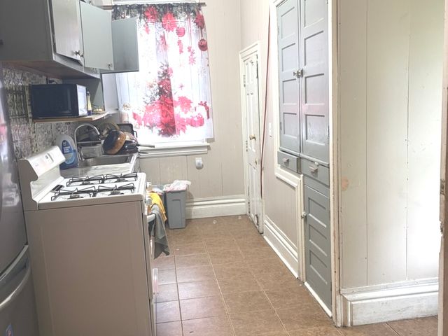 432 S 4th Street, Aurora, IL 60505