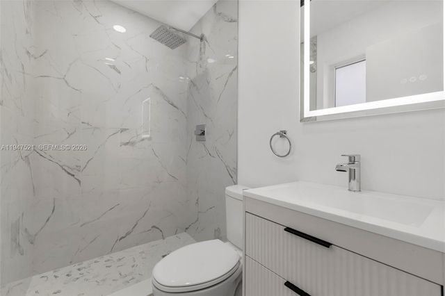 1011 NE 196th St, Miami, FL 33179