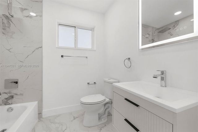 1011 NE 196th St, Miami, FL 33179