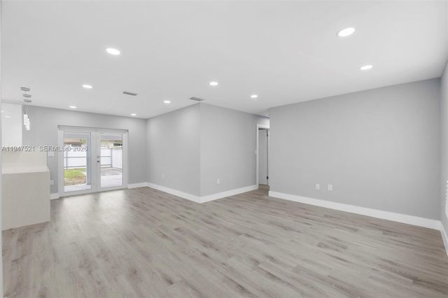 1011 NE 196th St, Miami, FL 33179