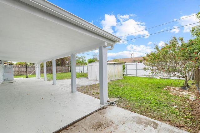 1011 NE 196th St, Miami, FL 33179