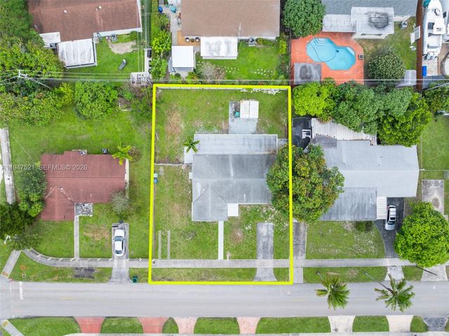 1011 NE 196th St, Miami, FL 33179