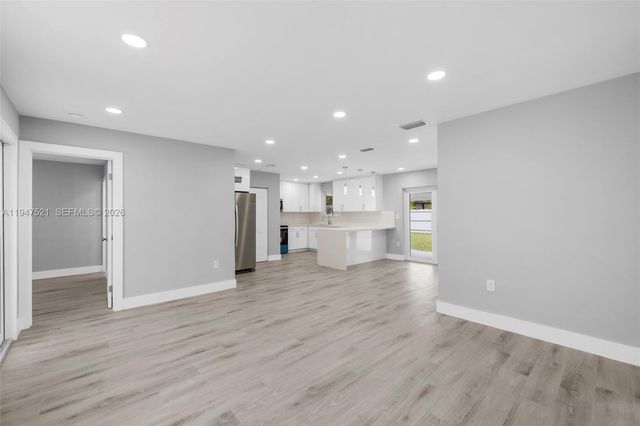 1011 NE 196th St, Miami, FL 33179