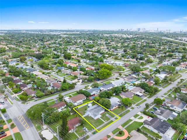 1011 NE 196th St, Miami, FL 33179