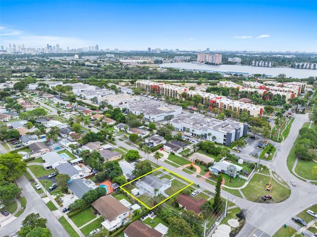 1011 NE 196th St, Miami, FL 33179