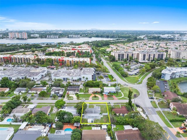 1011 NE 196th St, Miami, FL 33179