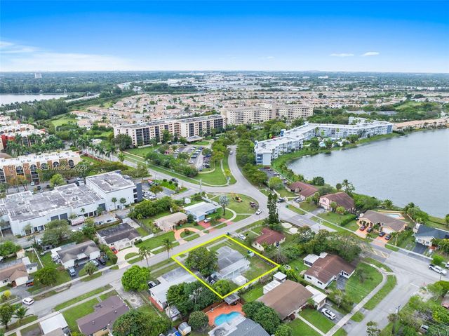 1011 NE 196th St, Miami, FL 33179