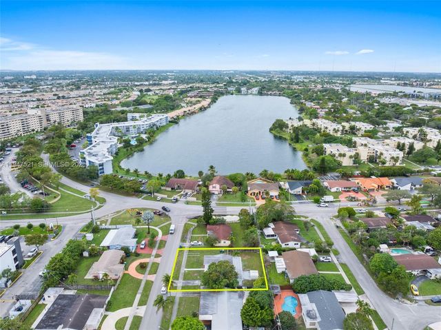 1011 NE 196th St, Miami, FL 33179