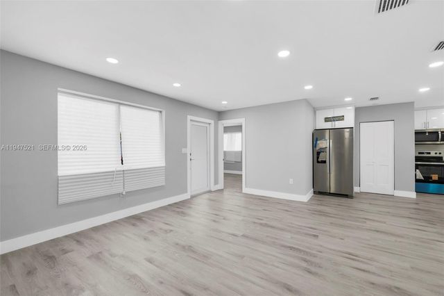 1011 NE 196th St, Miami, FL 33179