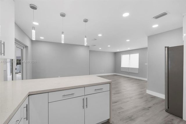 1011 NE 196th St, Miami, FL 33179