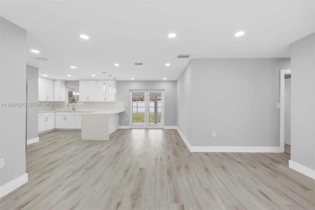 1011 NE 196th St, Miami, FL 33179