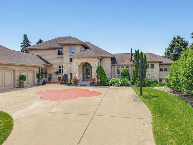 N33W33201 Maplewood ROAD, Nashotah, WI 53058