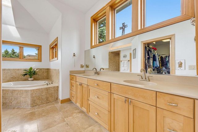 N33W33201 Maplewood ROAD, Nashotah, WI 53058