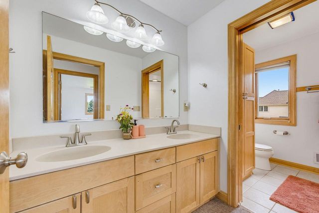 N33W33201 Maplewood ROAD, Nashotah, WI 53058
