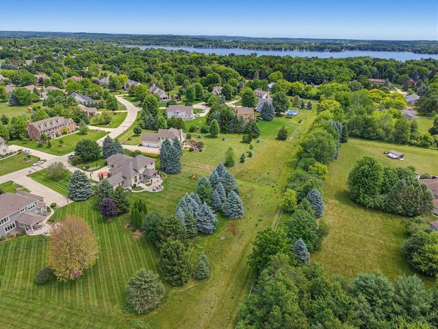 N33W33201 Maplewood ROAD, Nashotah, WI 53058