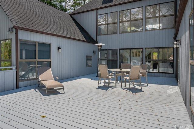 20 Ponds Lane, Purchase, NY 10577