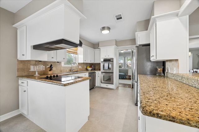 930 Ashford Parkway, Houston, TX 77077