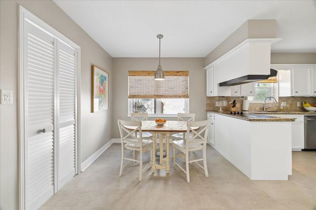 930 Ashford Parkway, Houston, TX 77077