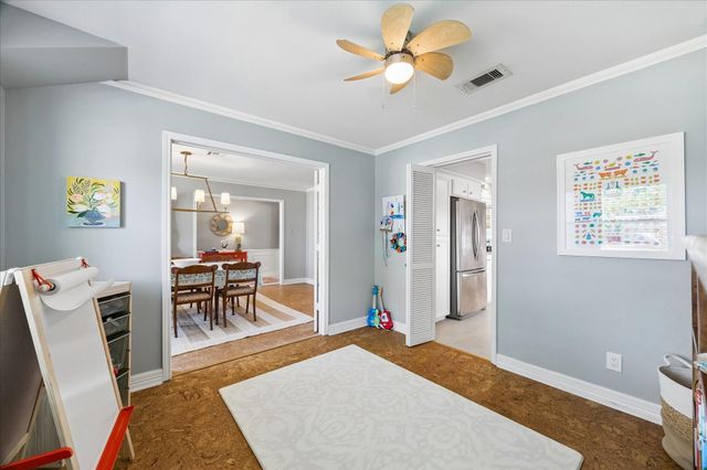 930 Ashford Parkway, Houston, TX 77077