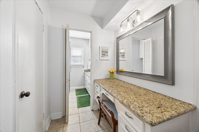 930 Ashford Parkway, Houston, TX 77077