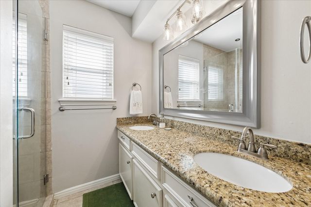 930 Ashford Parkway, Houston, TX 77077