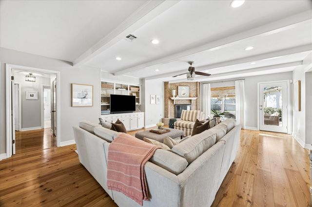 930 Ashford Parkway, Houston, TX 77077