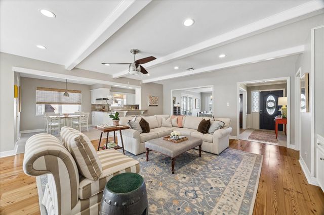 930 Ashford Parkway, Houston, TX 77077