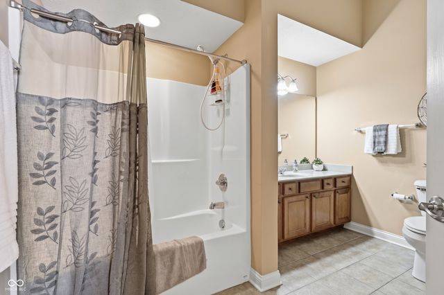 13886 Rue Royale Lane 66, Mccordsville, IN 46055
