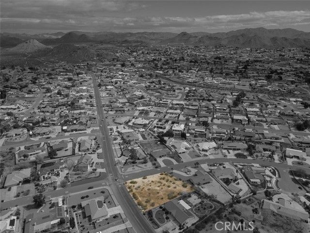 16499 Kamana Road, Apple Valley, CA 92307