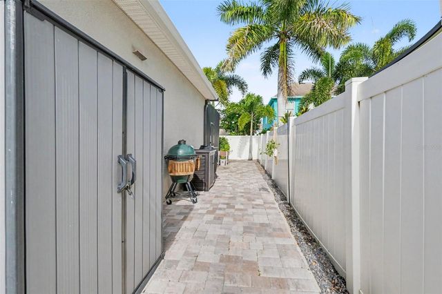 7703 S SPARKMAN STREET, Tampa, FL 33616