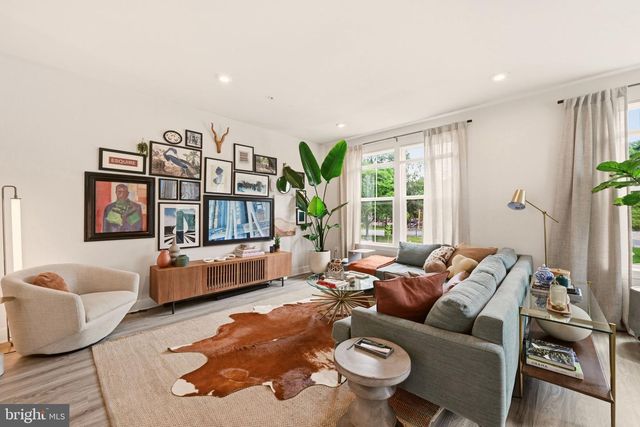 2 CAPITAL CT, Upper Marlboro, MD 20774