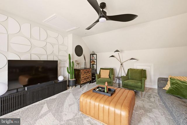 2 CAPITAL CT, Upper Marlboro, MD 20774