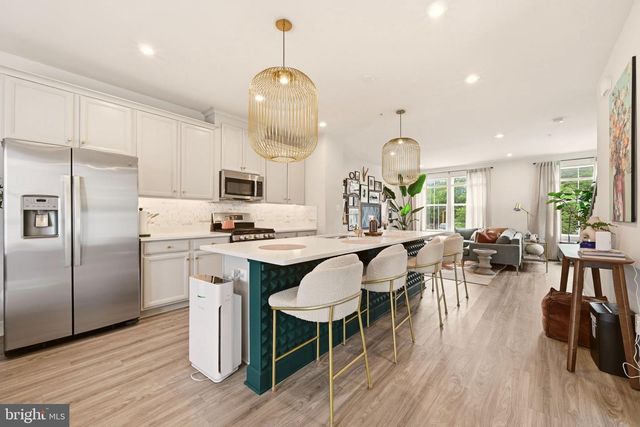 2 CAPITAL CT, Upper Marlboro, MD 20774