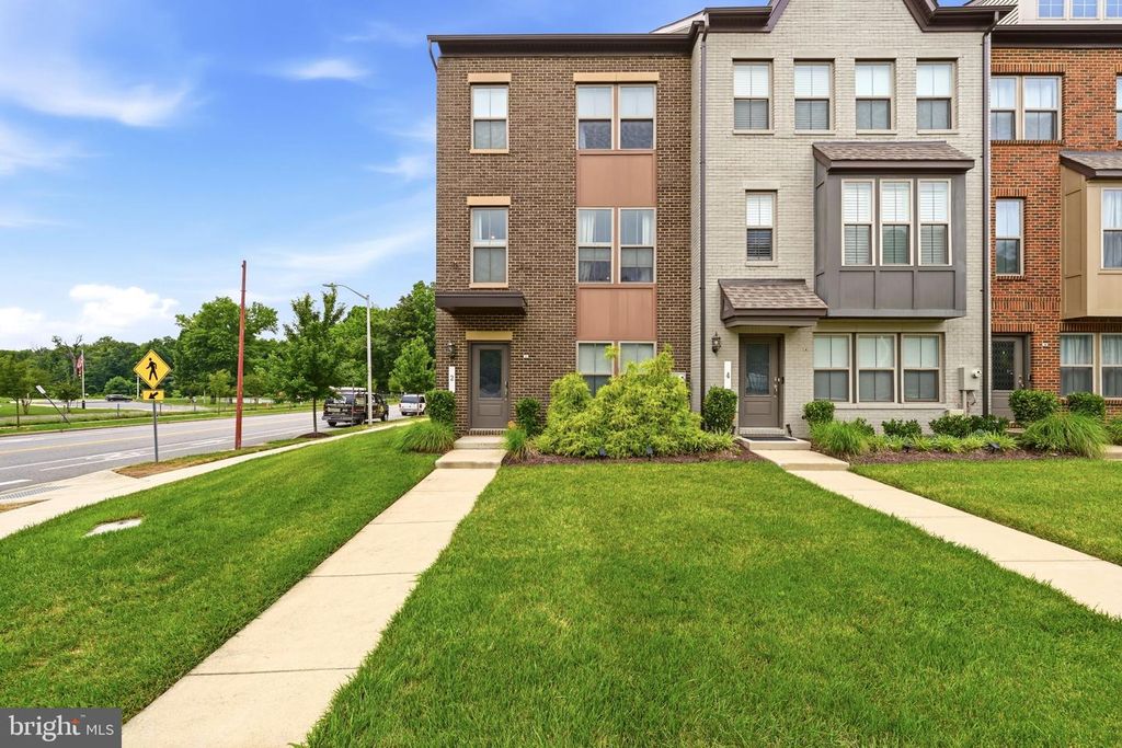 2 CAPITAL CT, Upper Marlboro, MD 20774