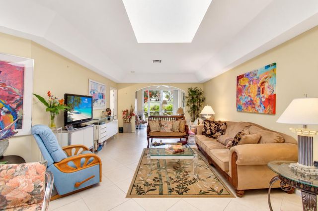 12598 Crystal Pointe Drive B, Boynton Beach, FL 33437
