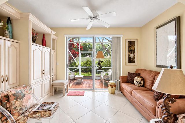 12598 Crystal Pointe Drive B, Boynton Beach, FL 33437