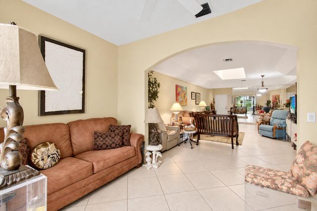 12598 Crystal Pointe Drive B, Boynton Beach, FL 33437