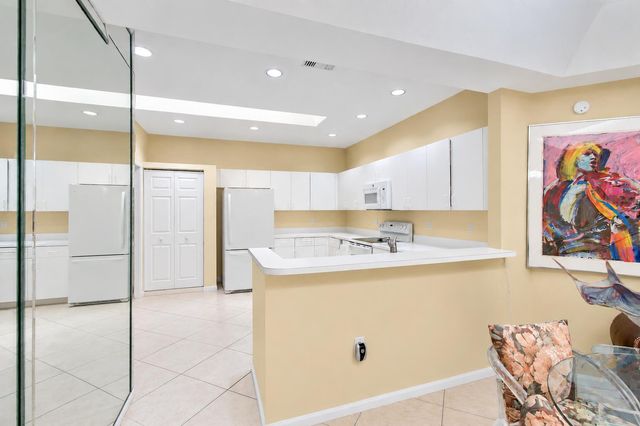 12598 Crystal Pointe Drive B, Boynton Beach, FL 33437