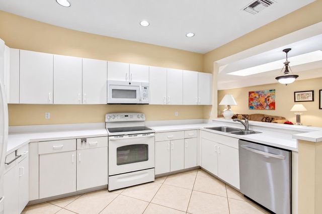12598 Crystal Pointe Drive B, Boynton Beach, FL 33437