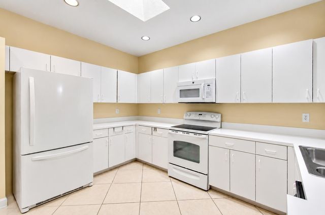 12598 Crystal Pointe Drive B, Boynton Beach, FL 33437