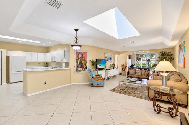 12598 Crystal Pointe Drive B, Boynton Beach, FL 33437
